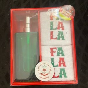 Soap dispenser and fingertip towels